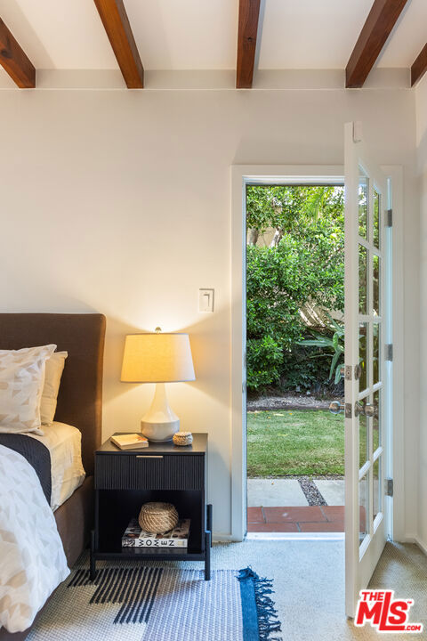 7361 Oakwood Avenue, Los Angeles CA: https://media.crmls.org/mediaz/138222be-d546-4d52-98a6-5011e55eadee.jpg