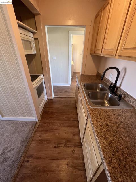 619 W 6Th St, Antioch CA: https://media.crmls.org/mediaz/1382ec21-8c35-4a76-beca-861d8f8eb5de.jpg