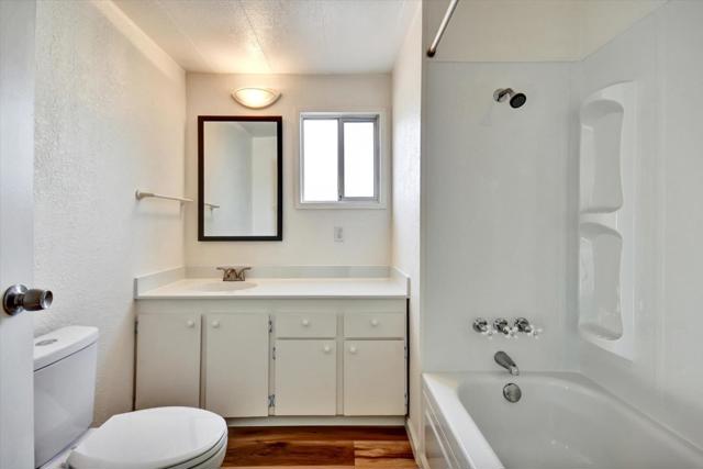 17 Pepperwood Way, Soquel CA: https://media.crmls.org/mediaz/1382f181-5467-4e81-8061-5771e77a53f3.jpg