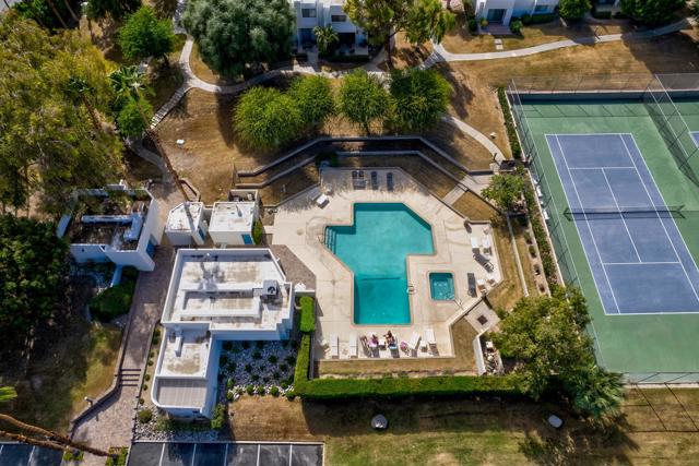 72516 Sandstone Lane, Palm Desert CA: https://media.crmls.org/mediaz/1382fda3-8af8-4c79-80c0-7ae313ac6941.jpg