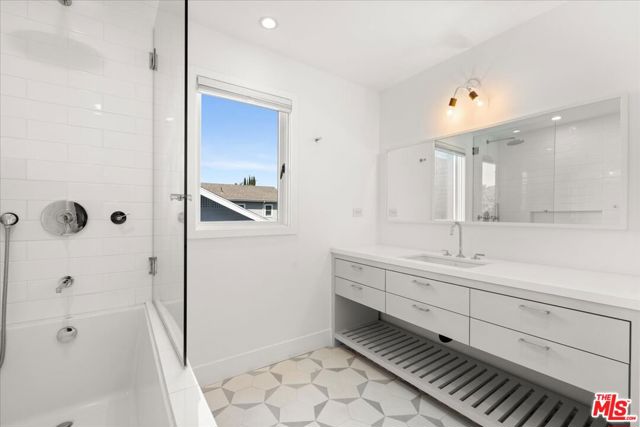 4525 Melbourne Avenue, Los Angeles CA: https://media.crmls.org/mediaz/13830c87-e02f-4222-b208-2a6587a3db8b.jpg