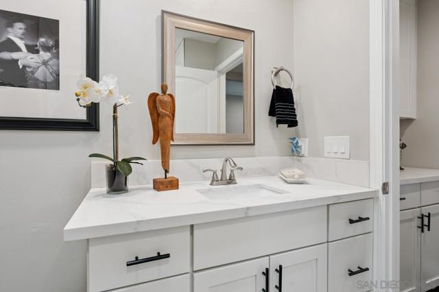 17839 Valle De Lobo, Poway CA: https://media.crmls.org/mediaz/13833014-0853-4d7d-a32e-a6ae318bdebf.jpg