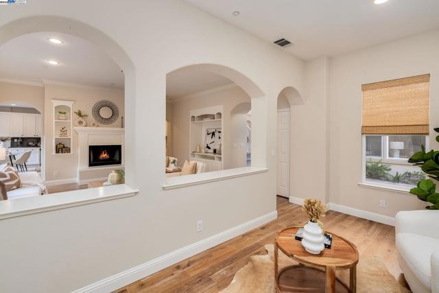 10828 Inspiration Cir, Dublin CA: https://media.crmls.org/mediaz/1383b177-729c-43f1-bc4b-f20687376fae.jpg