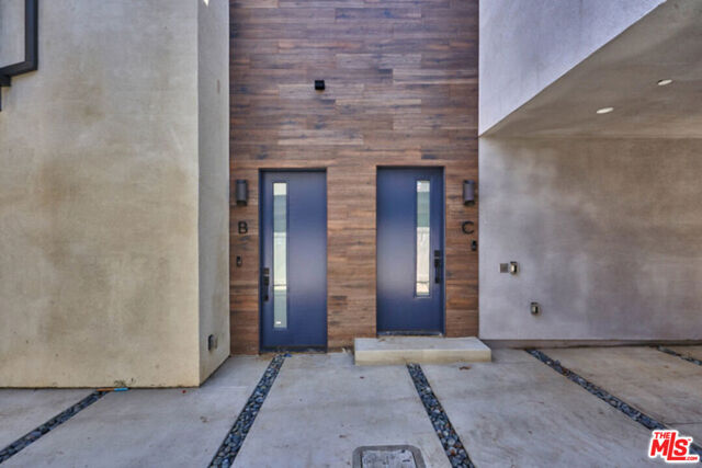 13928 Bessemer Street, Van Nuys CA: https://media.crmls.org/mediaz/1383da70-15bb-4b53-b87a-378c6b20e937.jpg