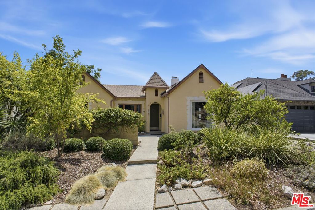 1232 Rock View Street