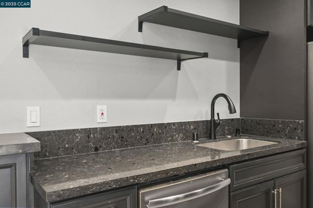 5095 Valley Crest Dr, Concord CA: https://media.crmls.org/mediaz/138444d4-3918-42ca-9941-ccfd6d7c833e.jpg