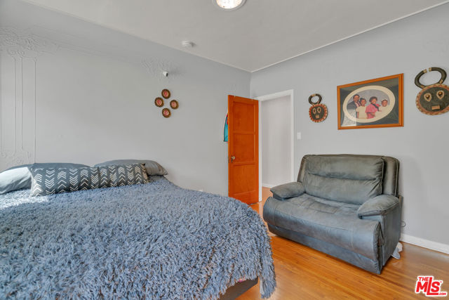 4183 6th Avenue, Los Angeles CA: https://media.crmls.org/mediaz/13846f2d-f20e-4726-9b5f-e2899df182e3.jpg