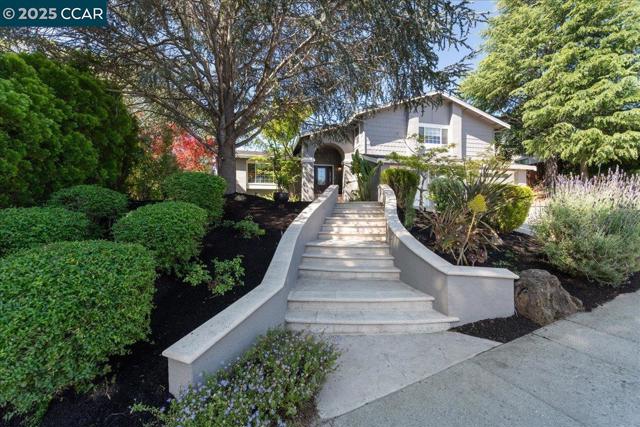 2787 Morgan Dr, San Ramon CA: https://media.crmls.org/mediaz/13846f77-bebd-462e-ac15-c767f0eef23b.jpg