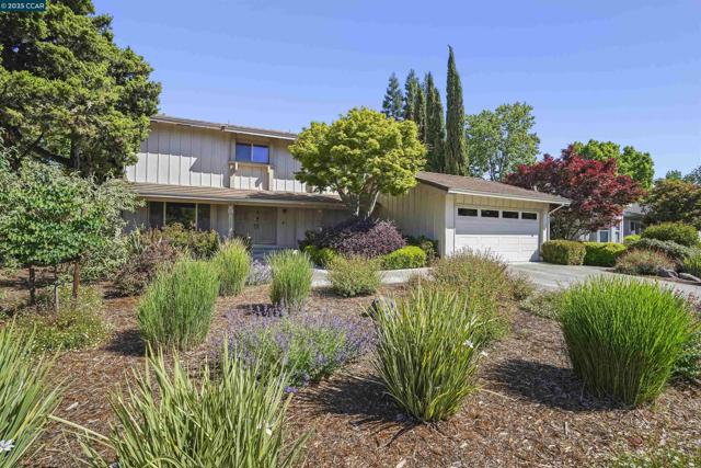 220 Daylight Pl, Danville CA: https://media.crmls.org/mediaz/138470e5-c36b-4bde-8cfc-27fae56c9977.jpg