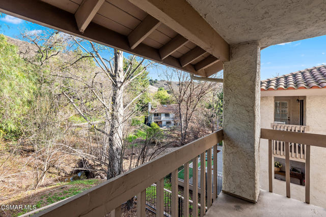 784 N Valley Drive, Westlake Village CA: https://media.crmls.org/mediaz/13855b3c-57db-41d6-a4c7-f995bbce2931.jpg