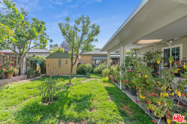 4436 Stansbury Avenue, Sherman Oaks CA: https://media.crmls.org/mediaz/138609f9-efab-48e2-888b-efa0127e5287.jpg