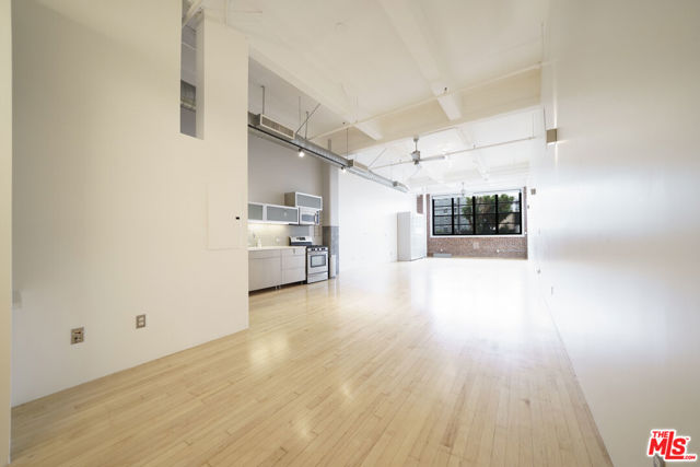 1850 Industrial Street, Los Angeles CA: https://media.crmls.org/mediaz/13866dc6-b61e-4b76-ab08-3cadf638772e.jpg