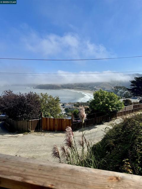 290 Olympian Way, Pacifica CA: https://media.crmls.org/mediaz/1386ce9f-8b5f-420b-a2a1-68ed8e020c1c.jpg