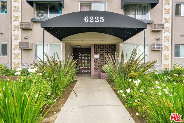 Image 9 of 15 For 6225 Reseda Boulevard