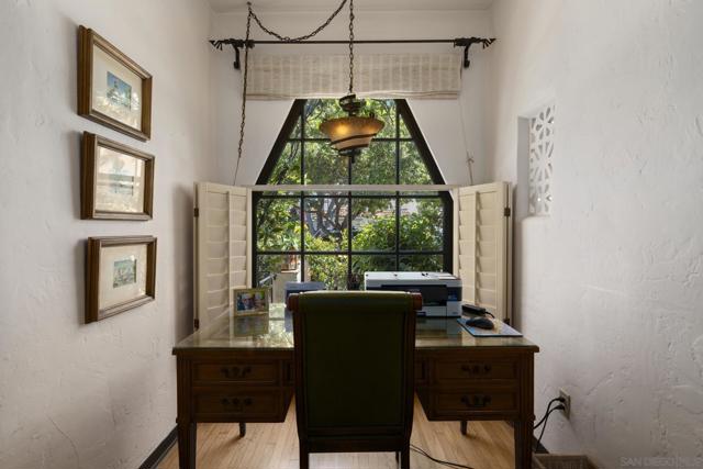 1434 5th Street, Coronado CA: https://media.crmls.org/mediaz/13871e28-dec5-48b1-a284-cc285edb15cf.jpg