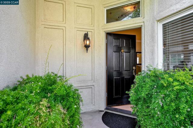 95 Goldspur Way, Brentwood CA: https://media.crmls.org/mediaz/1387dac8-e963-445e-ba1c-a785ddc9a570.jpg