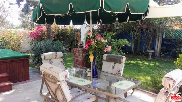7903 Amestoy Avenue, Van Nuys CA: https://media.crmls.org/mediaz/1388231c-50eb-40c0-b68e-fffaba36c66f.jpg