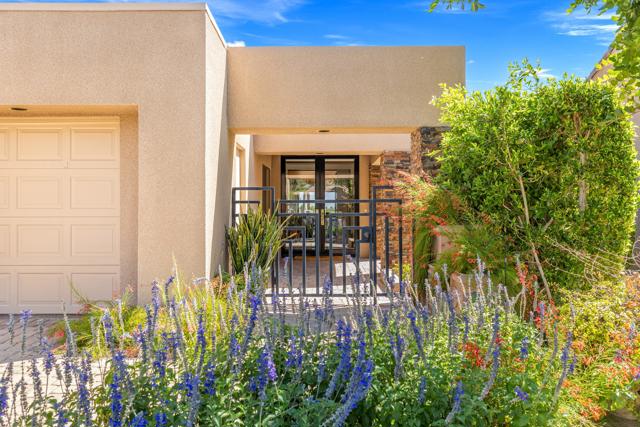 73231 Mariposa Drive, Palm Desert CA: https://media.crmls.org/mediaz/13889102-67aa-4f96-ad20-f4fa0f21d809.jpg
