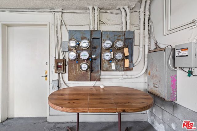 3329 Keystone Avenue, Los Angeles CA: https://media.crmls.org/mediaz/1388adb2-aa35-4dea-8f4d-cc9a85973d96.jpg