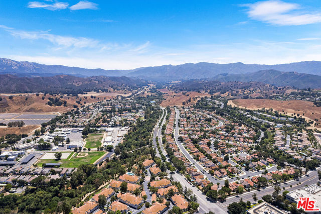 4240 Lost Hills Road, Calabasas CA: https://media.crmls.org/mediaz/13891094-5ea8-41fc-a169-2605d54bdb02.jpg