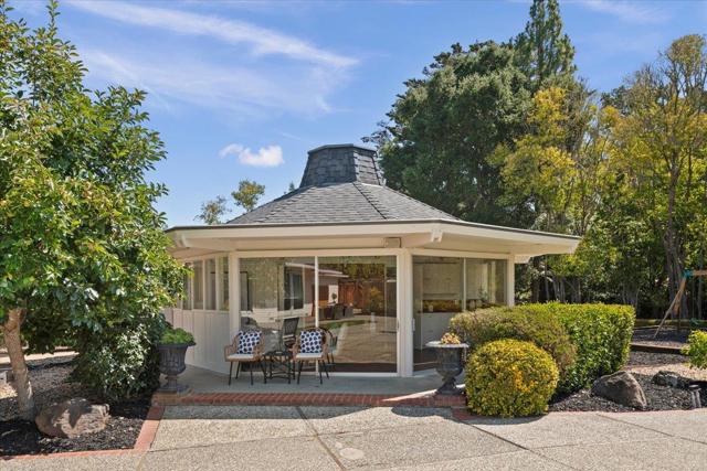 14228 Amherst Court, Los Altos Hills CA: https://media.crmls.org/mediaz/13892966-6981-476b-b567-fe4089413877.jpg
