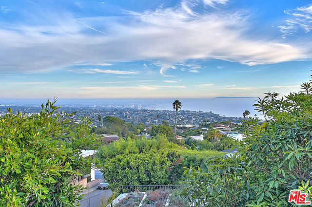 Drew Fenton | 1127 Lachman Lane Pacific Palisades CA | MLS: 6876305