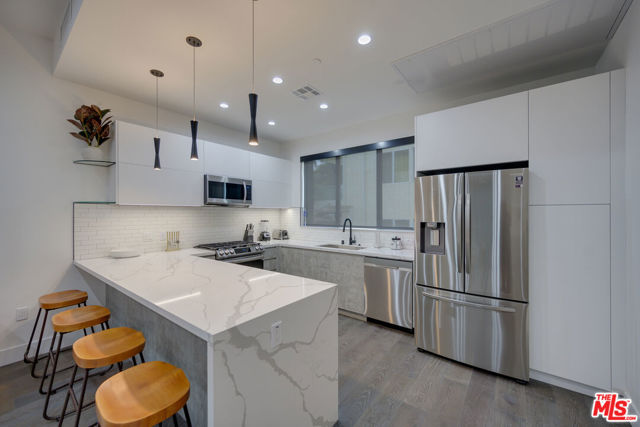 4422 S Riley Drive, Los Angeles CA: https://media.crmls.org/mediaz/138b0f9d-30b4-4963-9ec6-91e574683e77.jpg