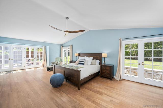 3733 La Cresta Dr, San Diego CA: https://media.crmls.org/mediaz/138b728c-dfd6-4a03-9b92-052cdf726524.jpg