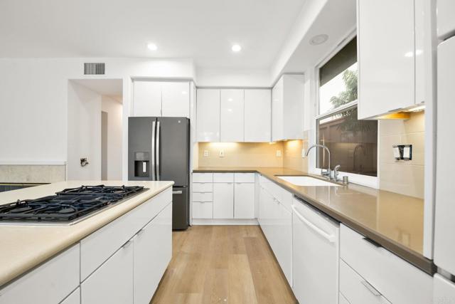 15801 Caminito Cantaras, Del Mar CA: https://media.crmls.org/mediaz/138bb5d6-80d2-42a4-b39b-7cce7387c0a7.jpg