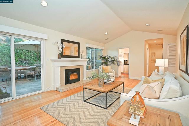 911 Sousa Drive, Walnut Creek CA: https://media.crmls.org/mediaz/138c0480-1f1c-46c6-bfda-350ffc777d1f.jpg