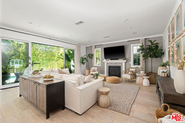 Image 3 of 39 For 11813 Woodbine Avenue