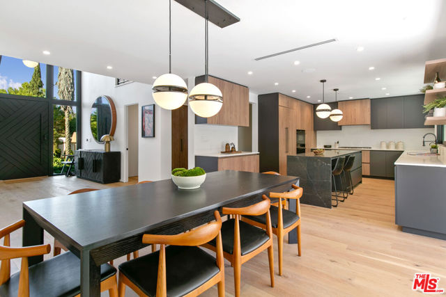 11428 Dona Lola Drive, Studio City CA: https://media.crmls.org/mediaz/138c99fe-5be3-4954-841a-0ebb50551d8e.jpg
