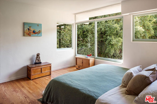 2764 Outpost Drive, Los Angeles CA: https://media.crmls.org/mediaz/138d0852-b8f8-473e-bafb-5b2209c8c631.jpg