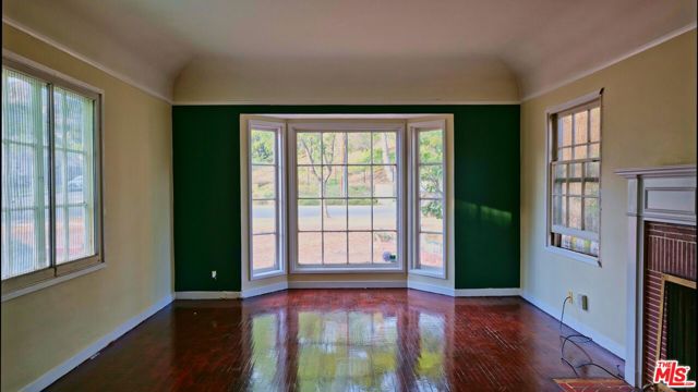 1722 Bel Aire Drive, Glendale CA: https://media.crmls.org/mediaz/138e283e-abee-4a8c-bc9b-7e853fdd4bf0.jpg