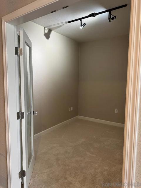 1240 India St, San Diego CA: https://media.crmls.org/mediaz/138e6b30-504d-4bc7-95a4-c5d591728a64.jpg