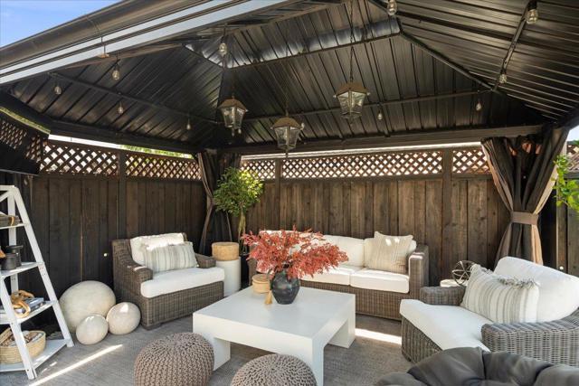834 English Walnut Way, Morgan Hill CA: https://media.crmls.org/mediaz/138e9bc4-4580-4ec1-a7f5-13742e93a67d.jpg
