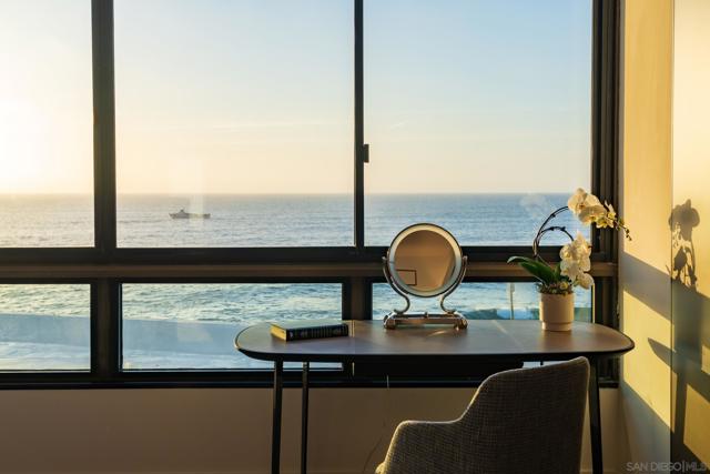 939 Coast Blvd, La Jolla CA: https://media.crmls.org/mediaz/138efe8d-acf3-4b6c-8896-5717c7d5e96c.jpg