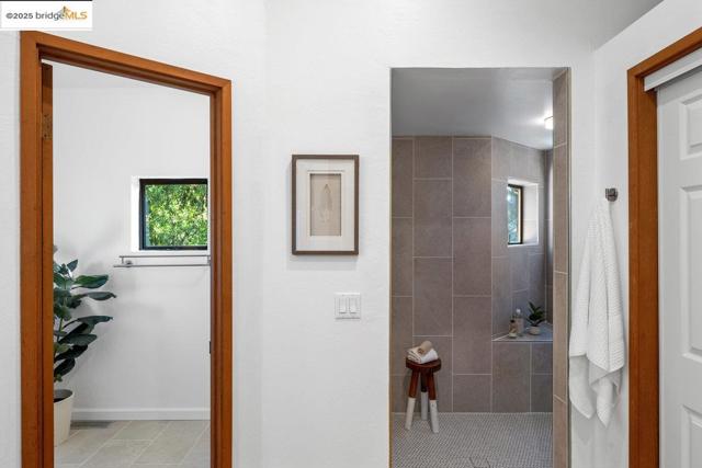 2112 Manzanita Dr, Oakland CA: https://media.crmls.org/mediaz/138f0c54-8ea1-4d75-98dd-28e1210eb6e8.jpg