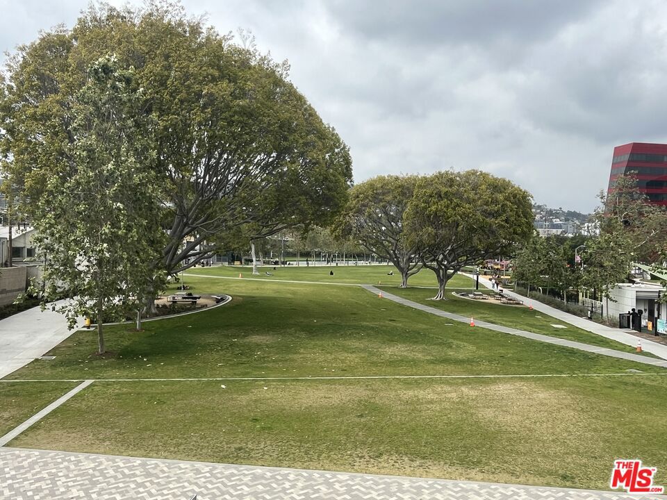 https://media.crmls.org/mediaz/138f0f81-5665-4258-8ca3-640b5c06b962.jpg?preset=X-Large