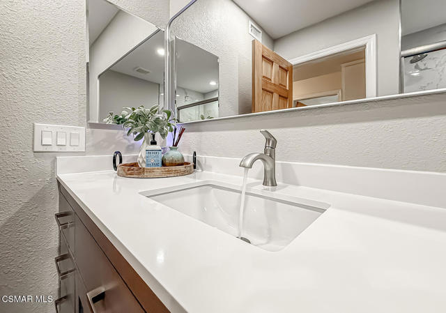 2514 Glenhurst Court, Simi Valley CA: https://media.crmls.org/mediaz/138f919e-94ec-4843-8091-3b71921d48c9.jpg