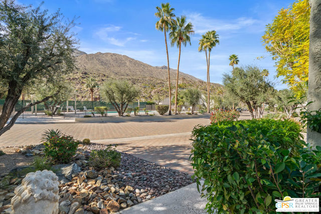 Image 5 of 66 For 2580 La Condesa Drive