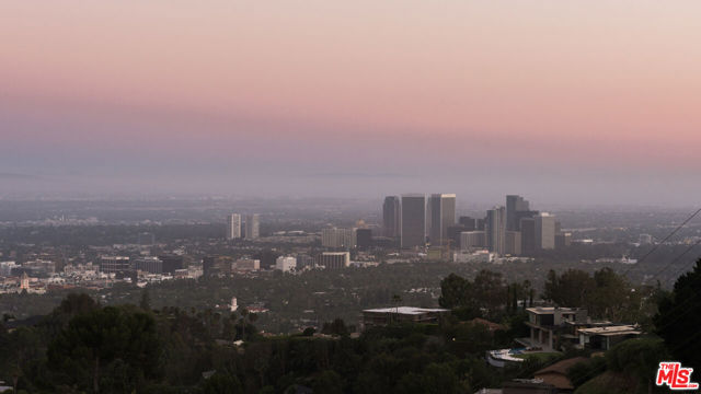1535 Carla, Beverly Hills CA: https://media.crmls.org/mediaz/138fda0c-7593-4e64-87ad-18995c58e744.jpg