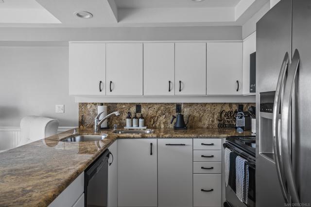 1623 Glorietta Blvd, Coronado CA: https://media.crmls.org/mediaz/13900058-13b9-484a-ba7c-d12200fd6e85.jpg