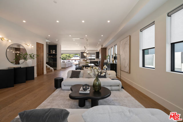 4299 Elmer Avenue, Studio City CA: https://media.crmls.org/mediaz/13904882-1b43-4027-b6ba-a492dd6343b2.jpg