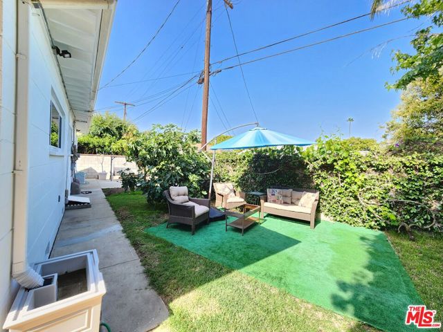 8130 Grimsby Avenue, Los Angeles CA: https://media.crmls.org/mediaz/13908f48-82d7-48b4-99b5-29f7caf4147e.jpg