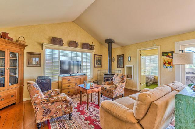 29225 Chualar Canyon Road, Chualar CA: https://media.crmls.org/mediaz/1390dd72-ee8c-4e0e-bdcf-1249ea666087.jpg
