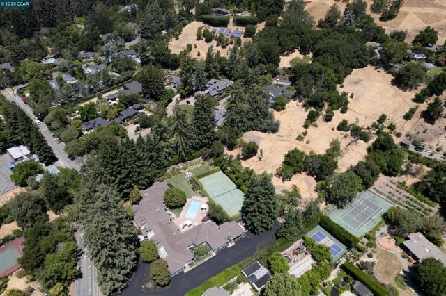 3828 Happy Valley Road, Lafayette CA: https://media.crmls.org/mediaz/1390fb47-2ee8-4368-bddd-eaf07ab9148f.jpg