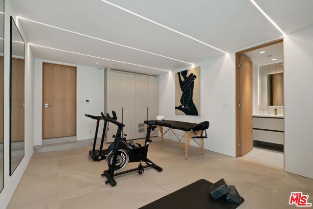 2180 Stradella Road, Los Angeles CA: https://media.crmls.org/mediaz/13917d96-ddd9-48ff-baf9-54474e7885c2.jpg