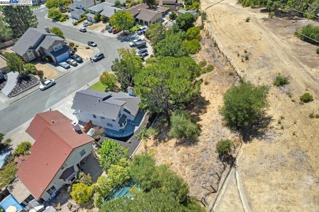 1218 Locust Dr, Vallejo CA: https://media.crmls.org/mediaz/1391a806-5396-42e1-a1e0-fa1353ae0bbc.jpg