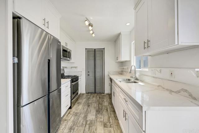 Detail Gallery Image 10 of 27 For 1215 E Mission Ave, Escondido,  CA 92027 - 3 Beds | 1 Baths